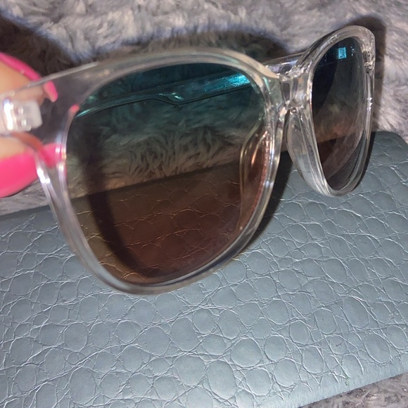 Clear frame sunglasses 🕶️ - Picture 5 of 15